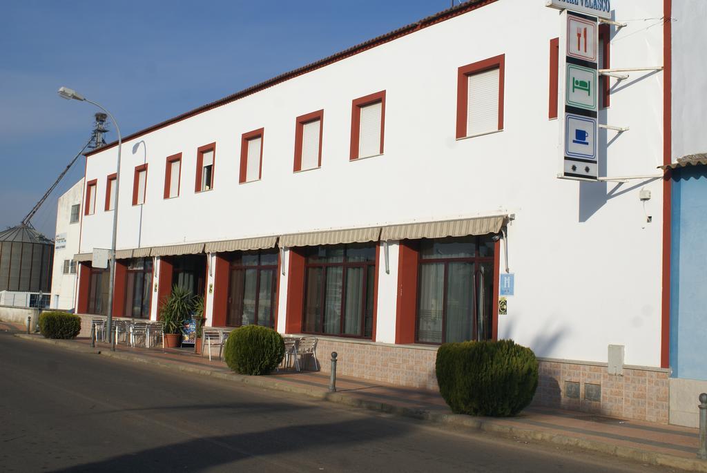 Hostal Velasco Valdelacalzada Eksteriør bilde